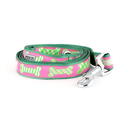 Repeating bone shapes on patterned ribbon nylon dog leash, Pink colorway coiled