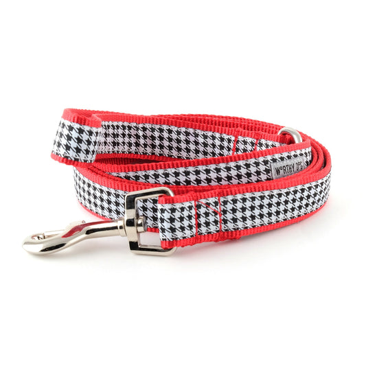 Black and white houndstooth checks nylon dog leash, coiled